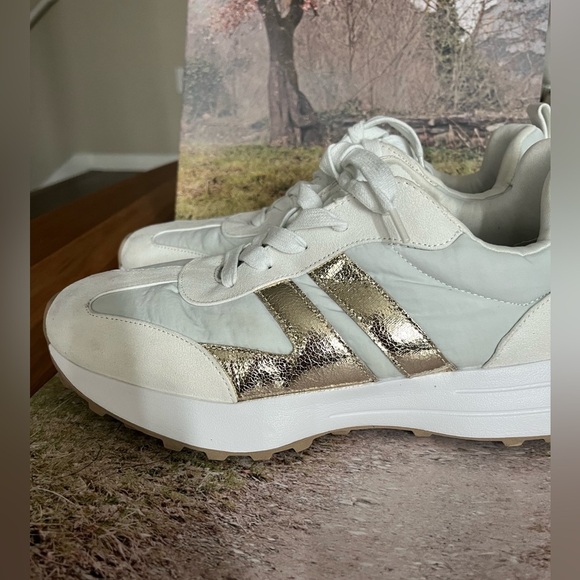 J/SLIDES Shoes - Women's White and Gold Sneakers by j/slides retail 150$